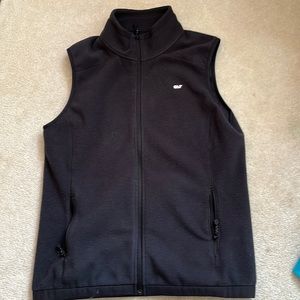 Vineyard vines small black fleece vest